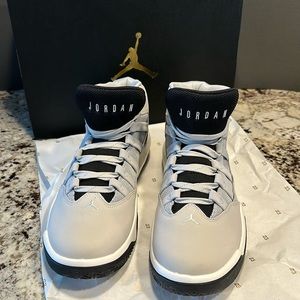 Nike Jordan Max Aura Bone/Light Bone-Grey Fog AQ9084-004